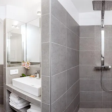 Livinparis - Luxury 4 Bedrooms Opera Lafayette Ii Apartment Paris